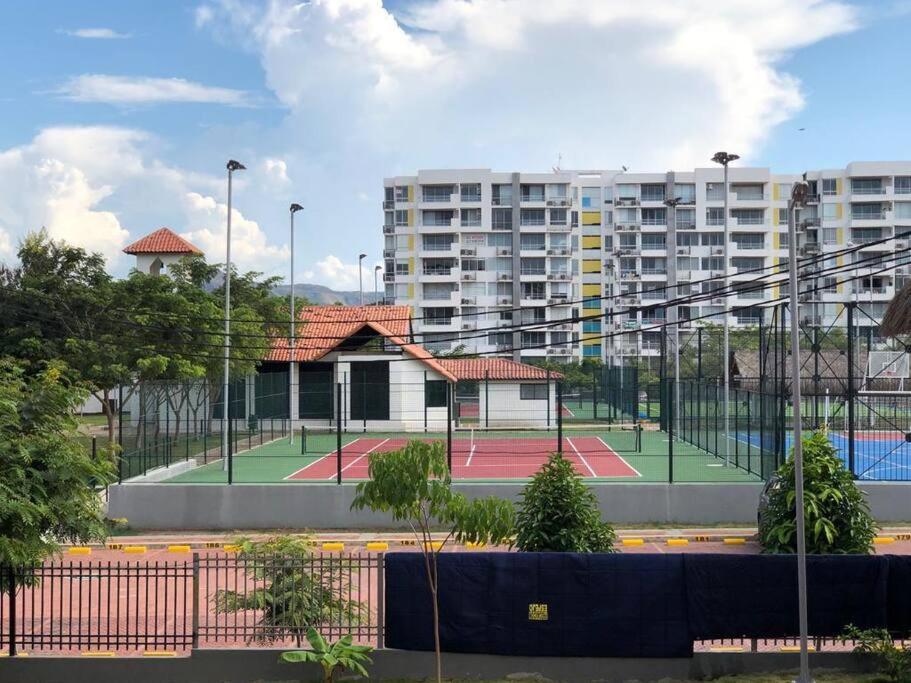 Marquis Enclave, With Pool Access And 公寓