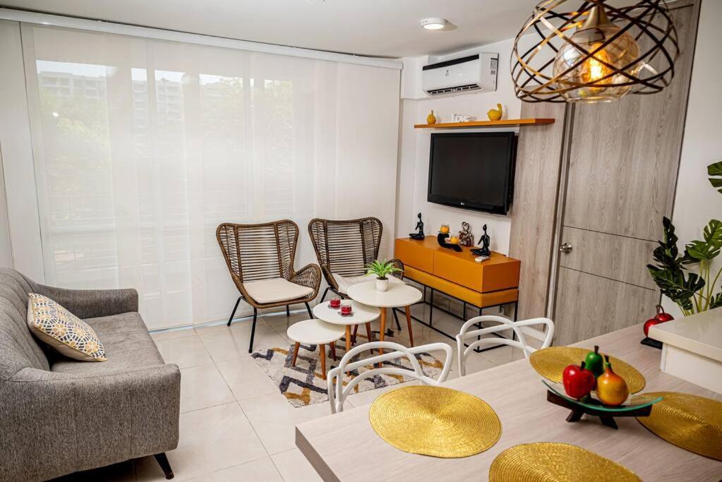 Marquis Enclave, With Pool Access And Apartment *