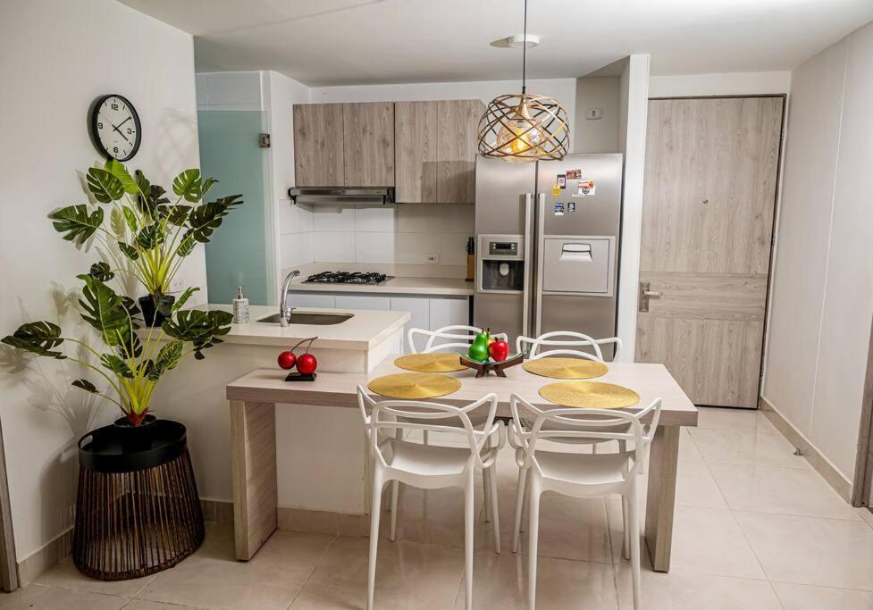 Marquis Enclave, With Pool Access And Apartment